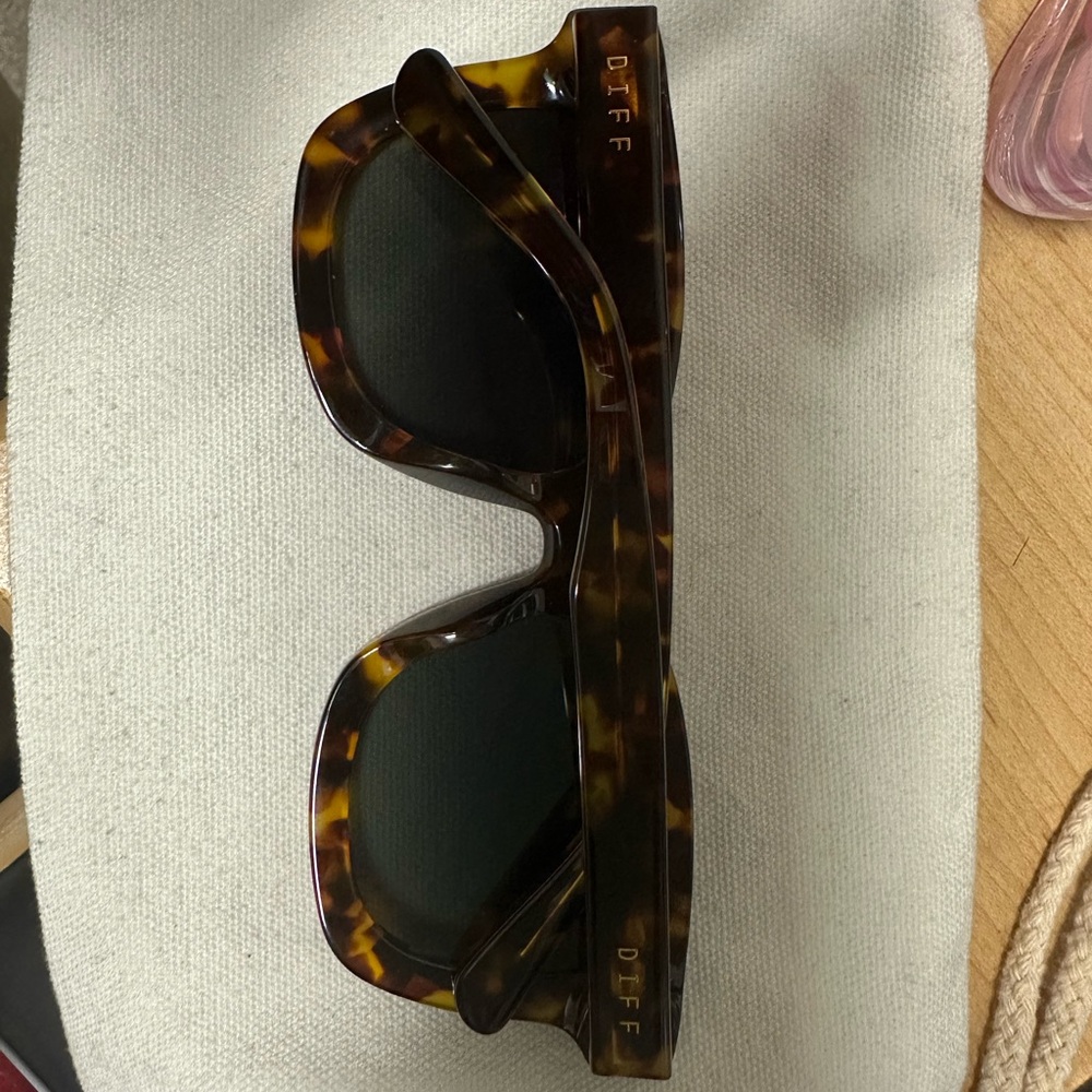 Diff Eyewear Tortoise Shell Sunglasses - Picture 2 of 4
